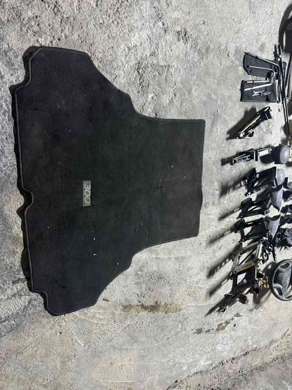 سلام عليكم 
منفاخ كوري اصلي تفصيخ انطي بي ضمان ٣٠ الف ابو الجنطه 
منفاخ كوري اصلي تفصيخ انطي بي ضمان بدون جنطه ٢٥ 
هورن طاط اصلي تفصيخ ١٥ الف 
فيتبم تفصيخ اصلي جوكر ١٥ الف 
ستيرن النتره مضلع امريكي ٢٥ 
ارباك النتره مضلع امريكي وخليجي ٣٠ 
شريط ستيرن النتره مضلع امريكي ٢٥ خليجي ٢٠ 
ستيرن النتره ١٠ السعر ٣٥ معه اليرباك 
بك لايت النتره ١٠ السعر ٤٥ الف 
دركه ستيرن فورتي امريكي معه اليرباك ٧٥ الف 
دركه ستيرن فولستر معه اليرباك معه الشريط ول مجمع لايت ١٠٠ دولار 
مثلث طوارء فسفوري اصلي ٥ الف 
جك سيارات ناصيه ١٠ الف 
عده جك كامله ٧ الف 
جك ابو القمه ١٥ الف 

مكاني بغداد مشتل يوجد توصيل جميع الحافضات العراق ٥ الف 

*********** 

اي غراض عدي بيهن ضمان واي غراض عدي اصلي تفصيخ ماعدي تجاري
