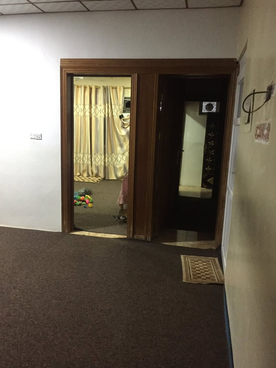 البيت  للبيع غربي كامل دوميز معسكر 
مساحة 120م طابو
درج خارجي 
2 غرفة نوم 
استقبال و هول و صحيات و مطبخ 
سعر 3 دفتر  و نص 
رقم تلفون 📞 ***********
