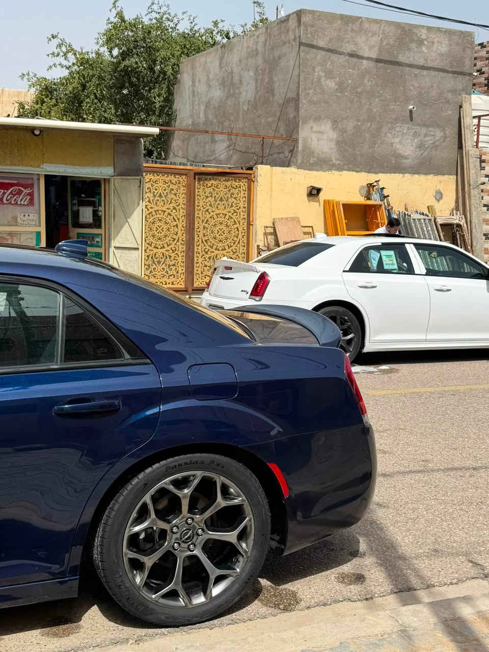 سلام عليكم كلايسلر أوباما موديل 2017 مسجل 2022 بيها كتاب تنزيل مديل باقي بس كمرك السياره حلوه او خير من الله 
فول مواصفات عدا الفتحه 
حساس امامي 
رادار 
نقطة عمياء بل مري
حساس خلفي 
كشتات تدفئة تبريد امامي خلفي تدفئه 
برده خلفيه 
لايت زنون 
***********
