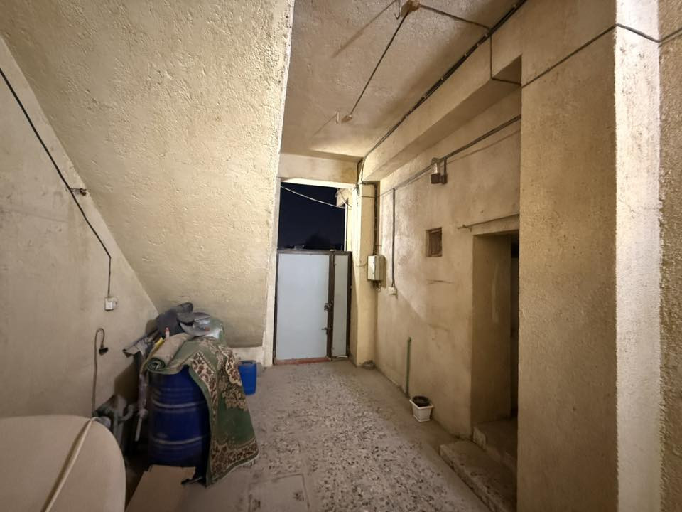 بيت للبيت 
حي الوفاء 200م مع محلات
على شارع 60 شارع وفاء هندية
رقم تلفون / ***********
