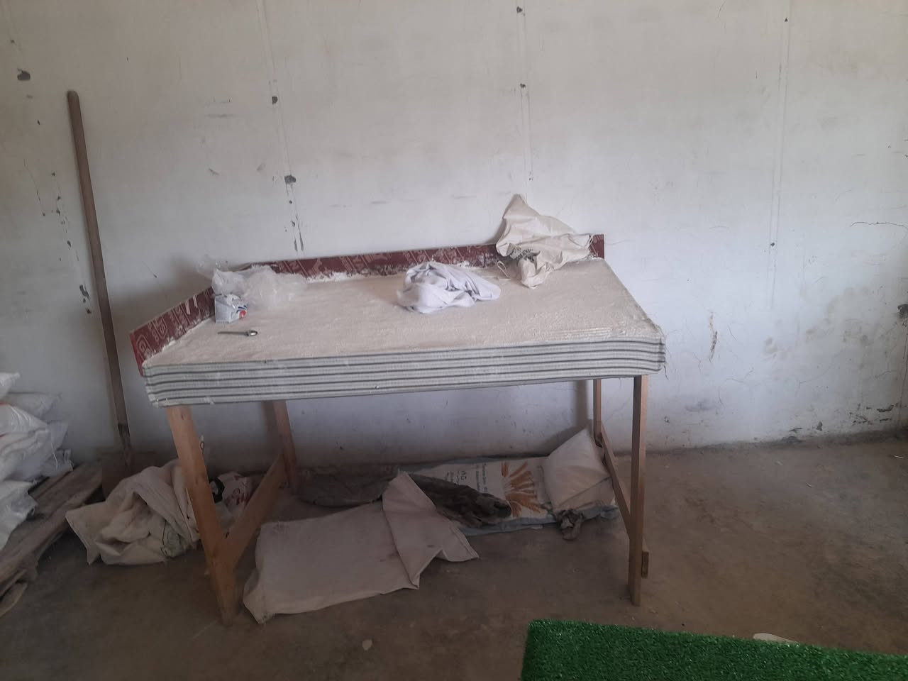 مخبز للبيع لعدم التفرغ كلشي جاهز بس تفتح *********** الهارونيه قيصريه عباس طبره
