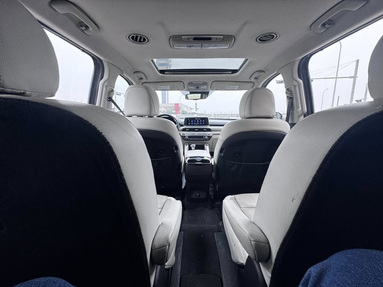 السلام عليكم
كيا تولارايد 2022  
فول مواصفات 6 سلندر 
سونار بالصور 

1.بصمه 

2.فتحت سقف

3. أشاير بل مري 

4.لد نهاري لون شمسي 

5.ويل حجم 20

6.جنطة كهرباء

7.تشغيل عن بعد 

8.كامرة خلفية

9.عدسات زينون

10.كشن منفصل لون ابيض vip

11.تدفئة تبريد كشنات أمامية

12.تبريد مركزي 3 قطع 

13.برد خلفية دفن بلادي 

14.دشبول صاج وكروم 

15.كشن السائق كهرباء بل كامل 

16.كشن الصدر كهرباء 

17.نقطة عمياء

18.مانع انزلاق

19. تحديد مسار

20.أوتو هولد

21.سايد يريد دگمة

22.اربع مودات قيادة 

23.الوضع الاقتصادي عند وقوف السيارة 

24.شاشة چبيرة 

25. شاحن لاسلكي 

سياره جاهزه من كلشي 

السيارة بعد بيها هواي مواصفات ما مذكورة .

مرقم أربيل تحويل او وكاله شوكت ما يعجبك .

الضرر:. بنيد وباب صبغ و بارد بجاملغ 
سونار بالمنشور 

 السعر 228 وبيها مجال 
مكان السياره بغداد السيديه

***********
