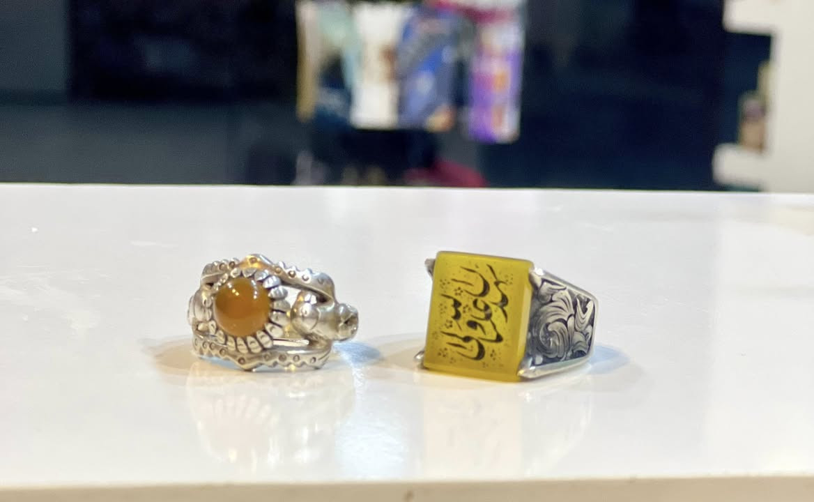 محابس العدد 2 للبيع   الاصفر صياغه عارف vlp 

السعر 130 وبيهن مجال ***********
