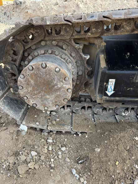 سلام عليكم زت ثري للبيع موديل 2011 كفاله عامه من كلشي 
مني فيس دخول جديد صار شهر مشتغله 8 ايام بل عراق عدد ساعات العمل 8600 الف للاستفسار ***********
