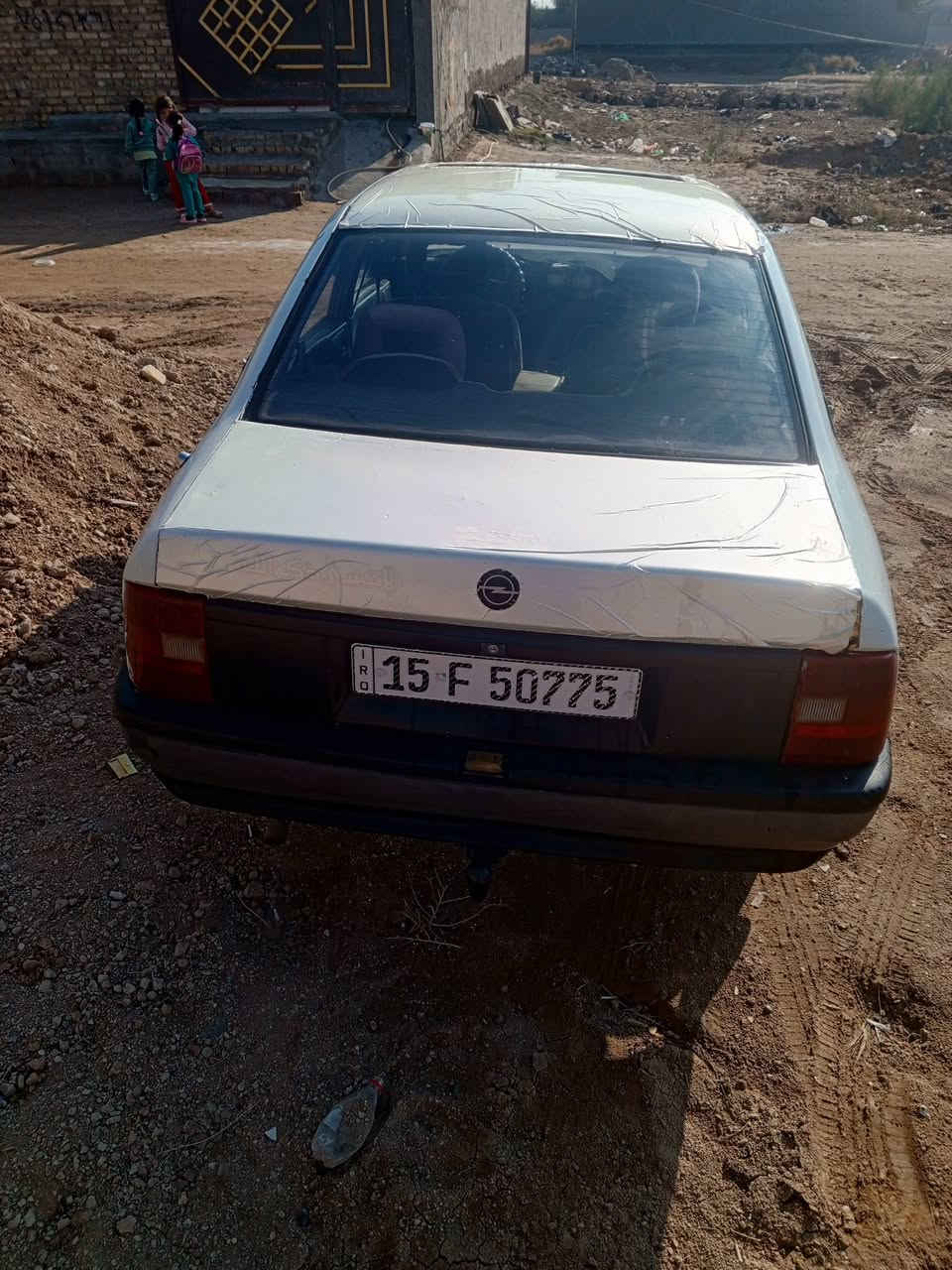 فكتره موديل 91 سياره حلوه ورقم انكليزي بسمي اتكاتب وياك مروري ثاني يوم تحول تجي وتكلب السياره فادتك اني بخدمتك ما فادتك الله ومحمد وعلي وياك بس لا تواعد و ما تجي الكلام عزيز وعيب الرجال ينطي كلام ويخلف
سعرها 27 وبيها مجال لخاطر جيتك وتبشر 
بس لا تكلي شبيها ما بيها تعال وكلبها بنفسك ( هاذا رقمي 
‏‪***********‬‏
