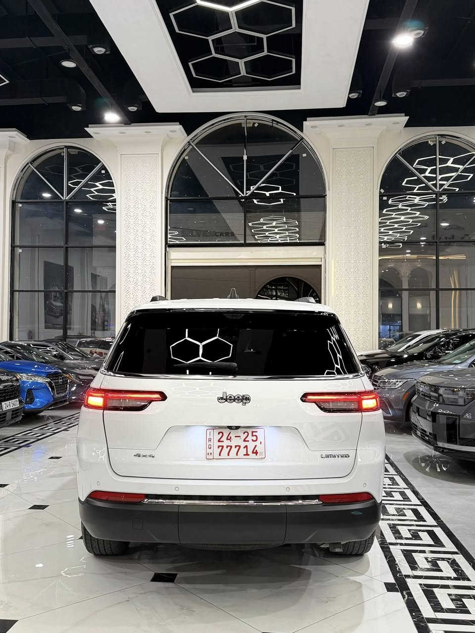 جيب كراند شيروكي وارد امريكي موديل 2023 محرك V6 سلندر مواصفات ليمتد فول فول فقط بدون بانوراما شاشه جبيره كاميره خلفي شاشه امامي الكتروني كشنات خلف شاشات كاميرات🎥خمسه امامي وجانبيات وخلفي وداخلي كشنات خزن كشنات جلد كشنات تتفيه🔥كشنات تبريد❄️كشنات خلف تتفيه🔥استيرن تتفيه🔥كشنات خلف vip سبعه ٧ راكب جامات خلف برداد بلادي تبريد مركزي موبايل📱وايليس بريك بصمه سندوك شفت مريات شفت اشاير مريات رادار جانبيات رادار امامي حساس امامي حساس خلفي لايت ليد زينون ويل كروم تحكم استيرن تحديد سرعه شفتات استيرن فور ويل يعني دبل اكسل بعد هوايه مواصفات بيها سياره مكفوله من اي نواقص كله بشرط ضرر كلش خفيف فقط ربع جملغ امامي حتا دعاميات بلادي بشرط بدون اي ضرر داخلي بدون شخوط بدون تعديل بدون تبديل بدون بقسات بدون شخوط كله بشرط ارباك طاك وراجع سستم بشرط فحص سياره برغي ماناقص بشرط سياره. ماشي ٤٨ الف مكان سياره إربيل شريكه ابو ظبي كارس سعر. 283$🔥😳 سياره بدون رقم تترقم شمالي فقط إذا عندك سياره مراوس هم اراوس حسب قناعتي 

*********** وتساب 
***********. و
