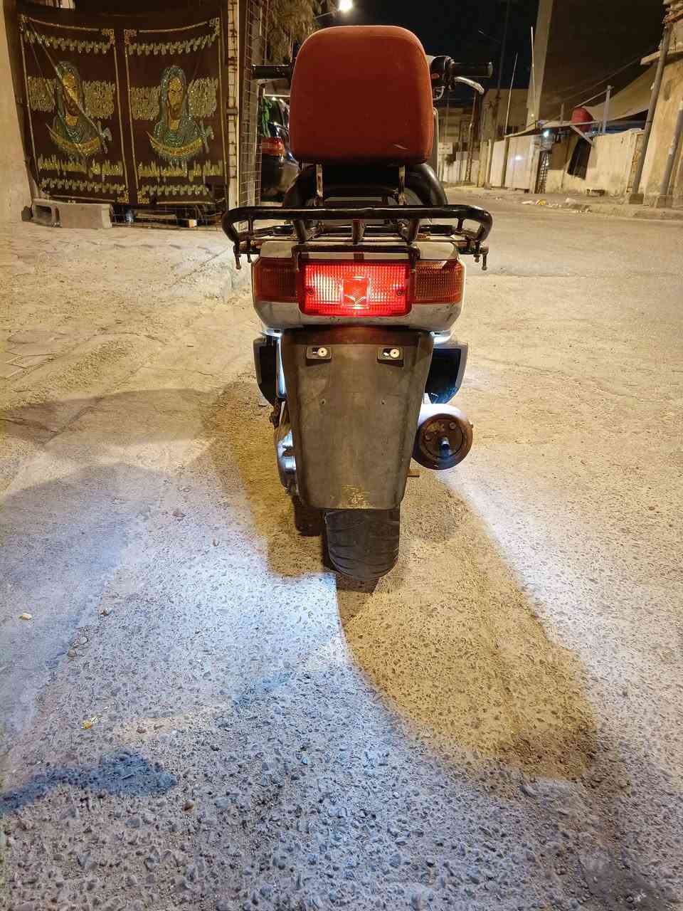السلام عليكم دراجه بيكم للبيع دراجه كلشي شغال بيها عل البلاد  السعر 450 العنوان بصرة للاستفسار عل الرقم ***********
