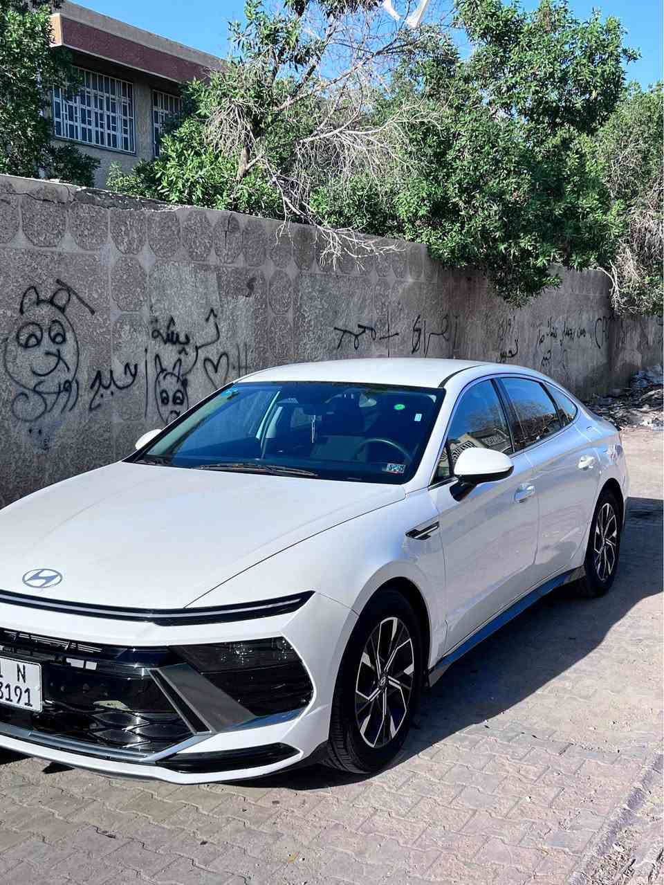 سوناتا موديل 2024 وارد امريكي بدون صبغ احنا مستورديها ومرقميها
حادثها تبديل قبق جنطه وبارد بالجاملغات الخلفيه فقط 
ماشيه 67 الف 
كير مكينه كفاله 
مكينة 2500 
بصمه 
هيترات 
تحكم مقود 
رادار جانبي 
نقطه عمياء
مكاني بغداد البنوك 
السعر 190 ومجال بسيط حگ الجيه
للاستفسار 
*********** بغداد, العراق
