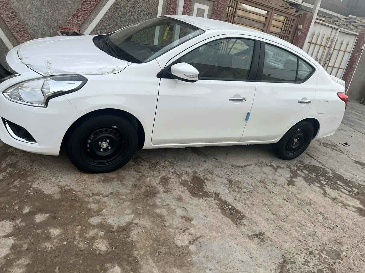 للبيع نيسان سني موديل 2025  ماشيه 2000 كفاله عامه بسم شركه تريد وكاله تريد تحويل مكاني بابل كفل رقم الهاتف ***********السياره زيروه بعدهه بجياست الشركه
