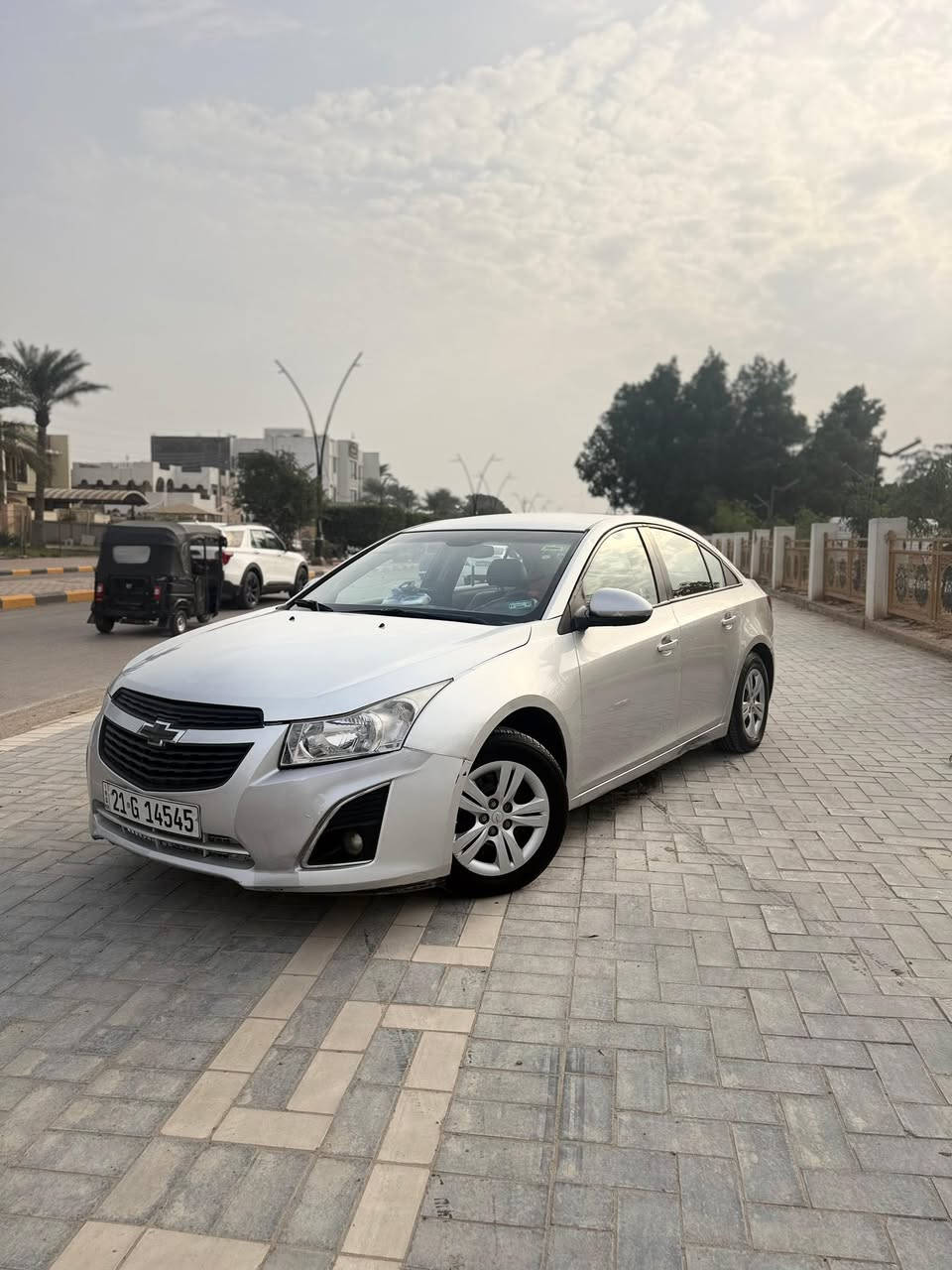 السلام عليكم 
شوفرليت كروز اللون سلفر ٢٠١٣خليجيه 
رقم سليمانيه انكليزي باسمي سنويه جديده 
داخل جلد بدون حادث بدون صبغ 
فقط البنيد مبدل 
ماشيه١٧٠الف حقيقي 
كير مكينه حداديه بشرطط كفاله 
تخم تاير جديد باتري جديد
السياره برغي ماناقصها ترايك وين متريد 

مكاني بغداد محموديه /***********
السعر ٧٩وبيها مجال بسيط
