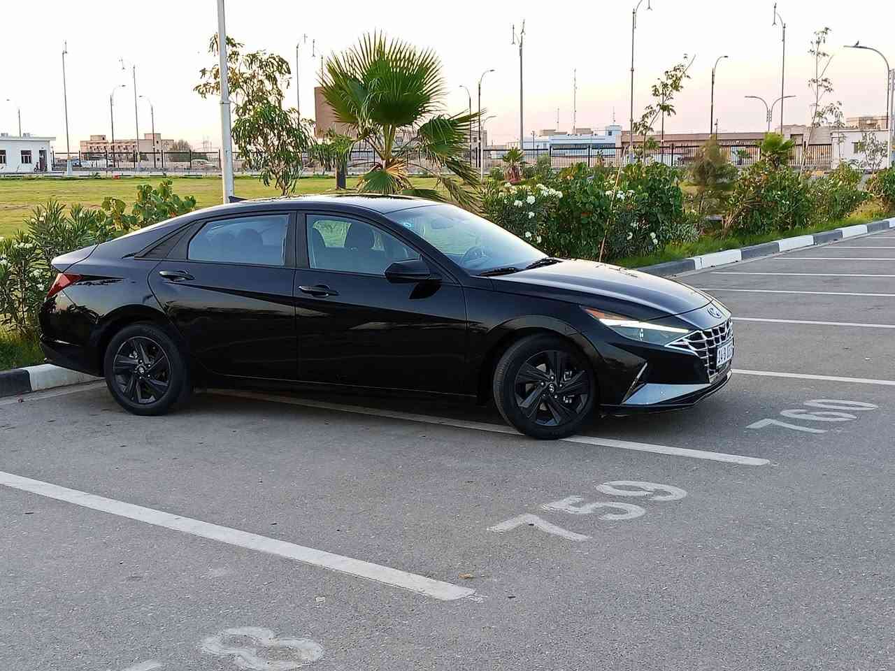 🚗 Hyundai Elantra 2023 للبيع لنترا (وارد أمريكي)
🔹 اللون: أسود
🔹 محرك: 2000 
✨ المواصفات:
تشغيل عن بعد
حساس خلفي
توقف ذاتي 
نقطه عمياء
رادار امامي 
تحديد مسار
 تحكم ستيرن 
تشغيل بصمه

🔧 الحالة:
▪️ ضربة خفيفة جاملك أيمن فقط
▪️ حافت البنيد معدل بشكل بسيط
▪️ صور الحادث متوفرة
***********
