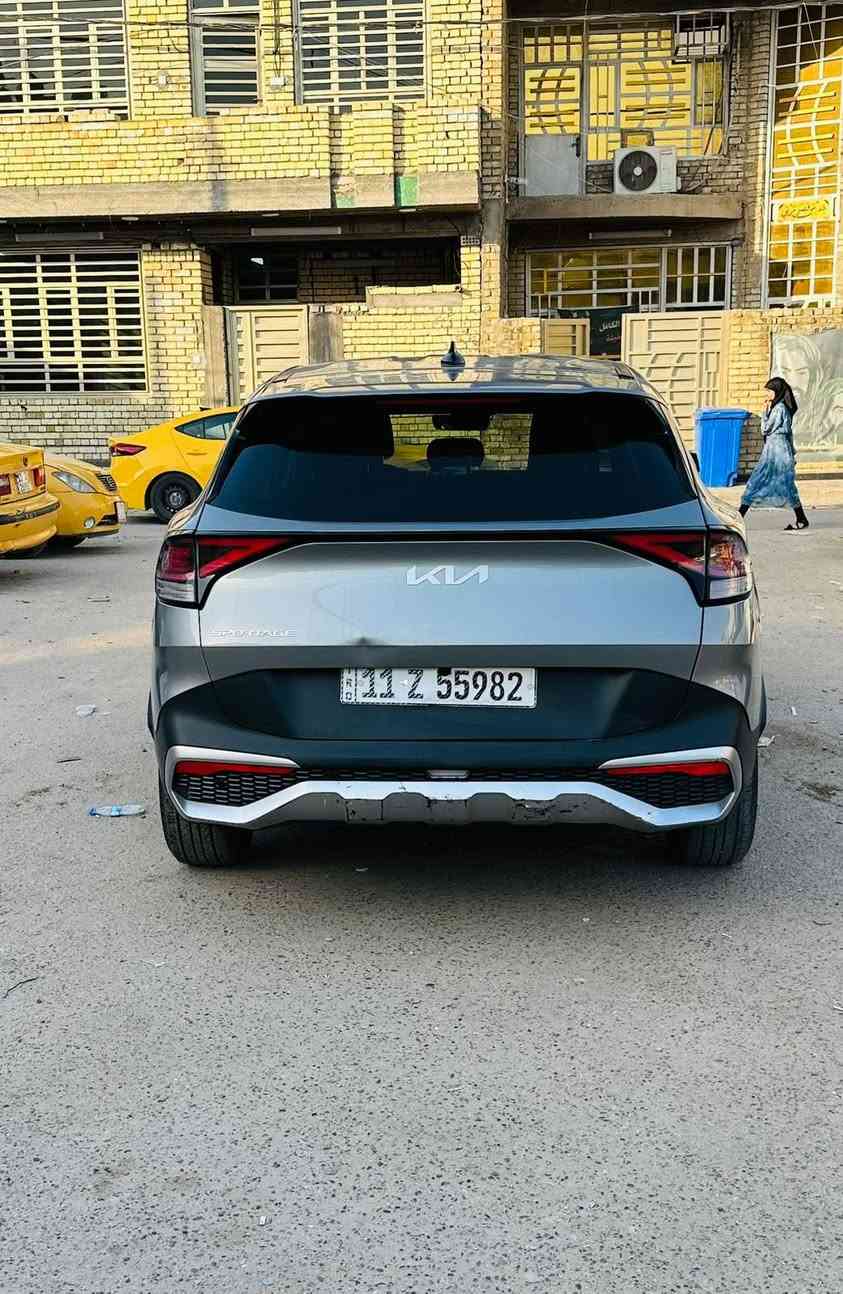 للبيع سبورتج 2023 وارد أمريكي رصاصي 🔥  
واصل بغداد ومصلح درجة أولى

 •  الموديل: 2023 كيا سبورتج
 •  الوارد: أمريكي أصلي 🇺🇸 
 •  اللون: رصاصي سموك
 •  الممشى: 39,000 كم فقط
 •  الحادث: مضروبة بأمريكا - واجهية أمامية، صور المزاد موجودة
 •  التصليح: مصلحة نظيف، الشاصي سليم 100%، دواخل شركة
 •  الرقم: بغداد مشروع وطني
 •  السعر: 155 ورقة وبيها مجال للشراي،

المواصفات: تشغيل، سويج شاشة كبيرة، كاميرا خلفية، حساسات، ويل كروم، تبريد ثلج.

السيارة جاهزة، مكينة وكير بشرط الفحص. صور "قبل وبعد" التصليح موجودة للأمانة.

بغداد - مدينة الصدر  
اتصال: ***********

الجاد يتصل، والله يرزق الجميع 🙏
