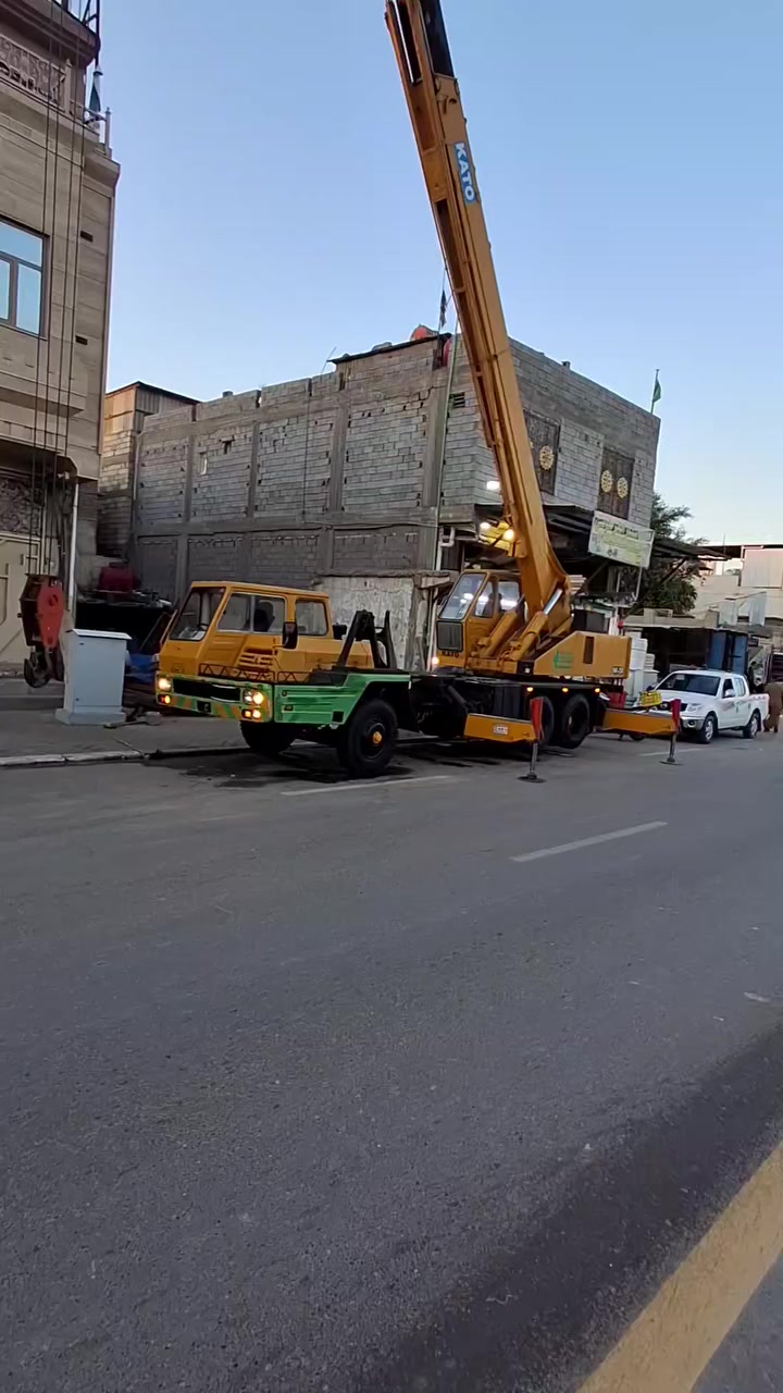 السلام عليكم ورحمة الله وبركاته 
كرين للبيع ميتسوبيشي كاتو موديل 1984
ثلاث سلايت السعر  270 ورقه فئة 100 $
للاتصال 
***********
***********
والله ولي التوفيق والنجاح وسلامي الى الجميع  @
