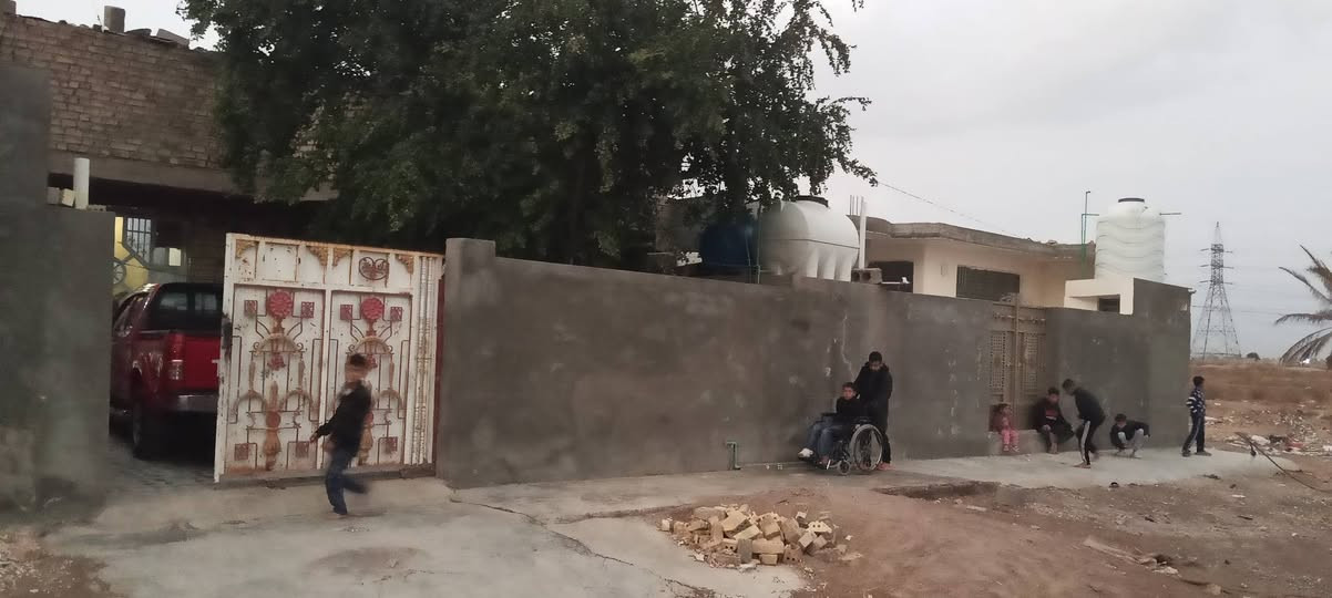 السلام عليكم بيتين وقطعة بيها محل مساحة كل بيت 240م للبيع او مراوس حسب القناعة قرية الحاج داوود قرب سيطرة مدخل النهروان للاستفسار الاتصال على الرقم ***********ابو علي
