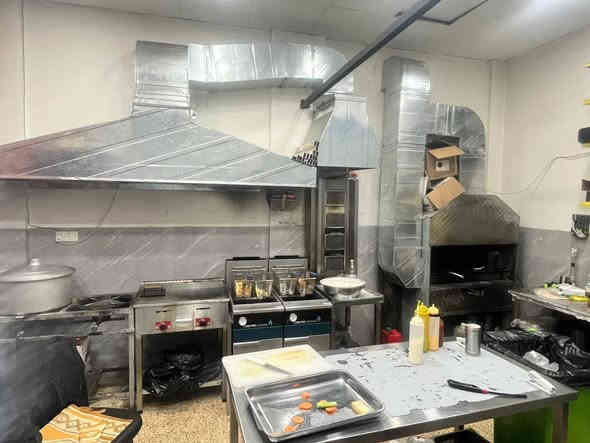 #اعلان_تجاري 📒
مطعم كامل مع التجهيزات للبيع في الجانب الايمن قرب الجسر الثالث كما موضح في الصور يرجى الاتصال لباقي التفاصيل

#***********
#***********

قناة التلكرام/
https://t.me/Mosul_Realestate

موقع الانستا/
https://www.instagram.com/mosul_realestate

قناة اليوتيوب/
https://youtube.com/@mosul_real_estate

#مؤمن_للعقار 
#اعلان_تجاري
#اعلان_سكني
#الصديق #الحدباء #الكندي #البلديات #السُكر #الكفاءات #المثنى #النور #البريد #المصارف #الزهور #القادسية #الايمن #الايسر 
#الموصل
#نينوى
#العراق
