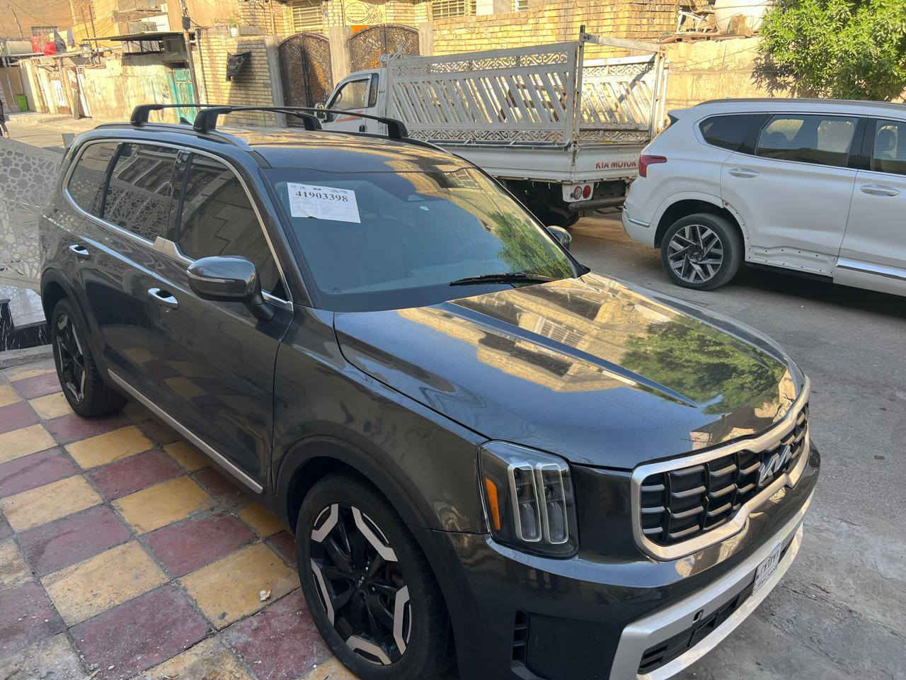 سلام عليكم كيا تلوريد 2023 وارد امريكي بيه بنيد وباب فقط ماشية ٢٥ الف اني مستورد سيارة جديدة مكينه ٦ سلندر سبعه راكب ٣ قطع تبريد كشن منفصل السعر ٢٣٨    تراهم مراوس  *********** بدون راقم
