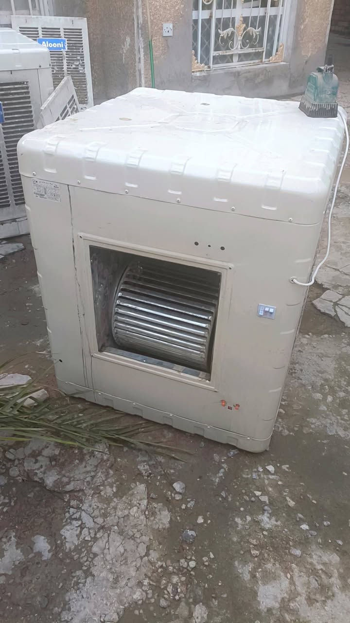 سلام عليكم مبرده مستخدمه معروضه للبيع بس نظيفه وجديده ماصارله اسبوع من مستخدمه 
هذا رقم  واتساب ***********  المكان الكماليه شارع المصرف
