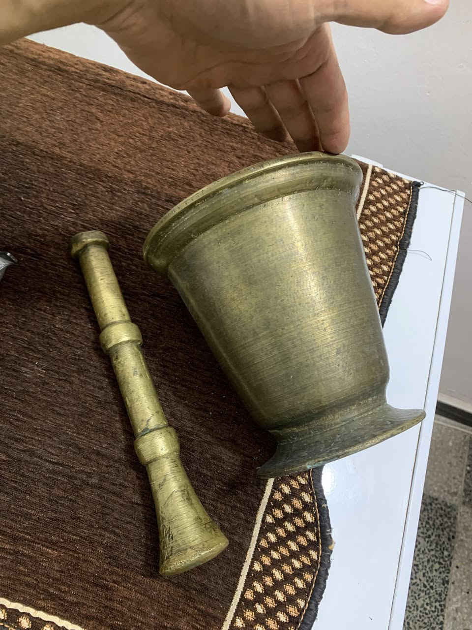 هاون اصلي قديم وزن ثقيل حجم كبير السعر 100 الف مكاني بغداد عامرية وعندي توصيل
***********
