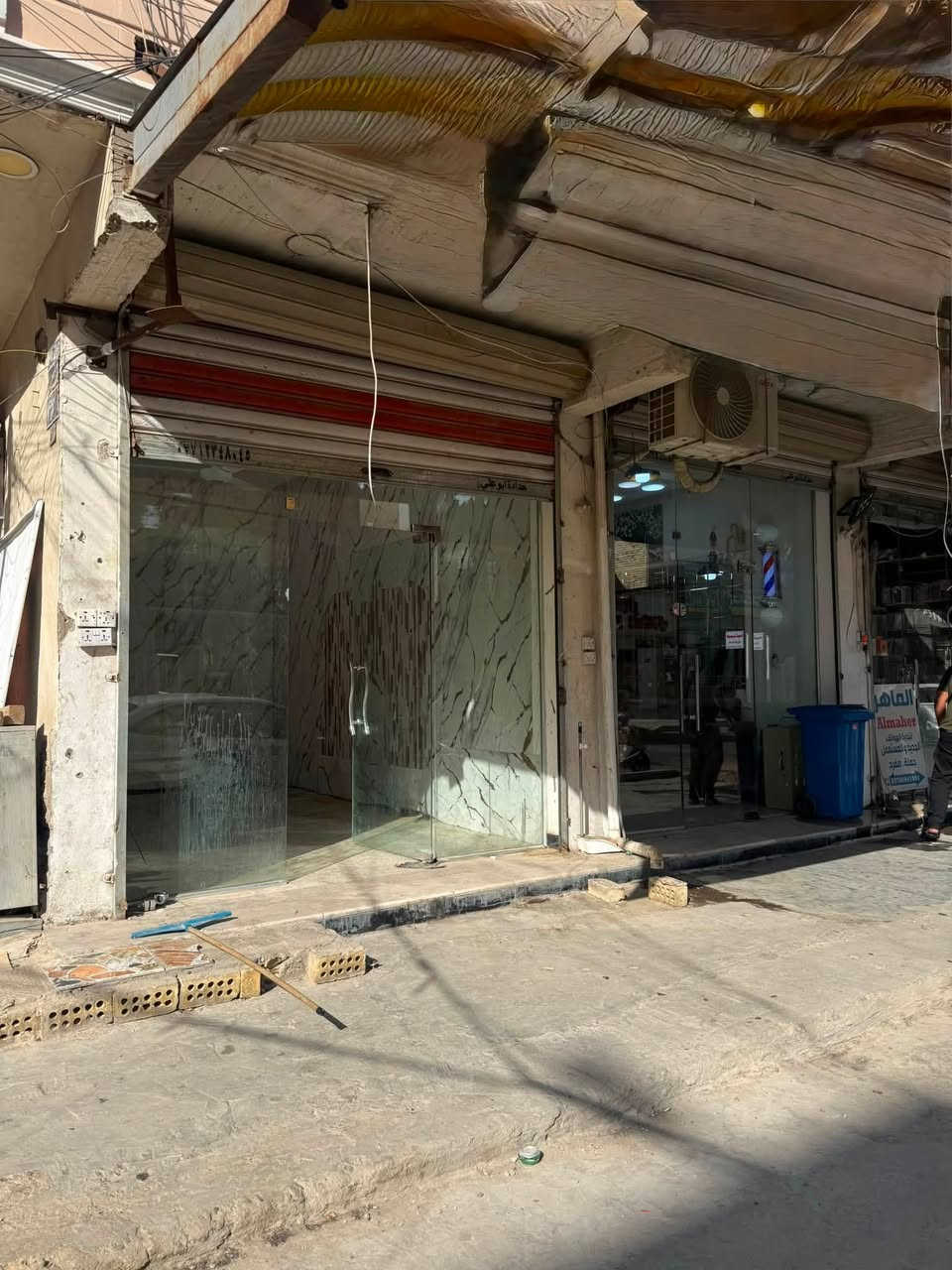 محل للايجار 
المكان : شارع فلسطين حي الادريسي 
المساحة : الواجهة 3 والنزال 5
يحتوي على جام خانه وسقيفة خارجية وديكور 
خط مولد خط انترنيت 
كهربائيات كاملة
للاستفسار: ***********
