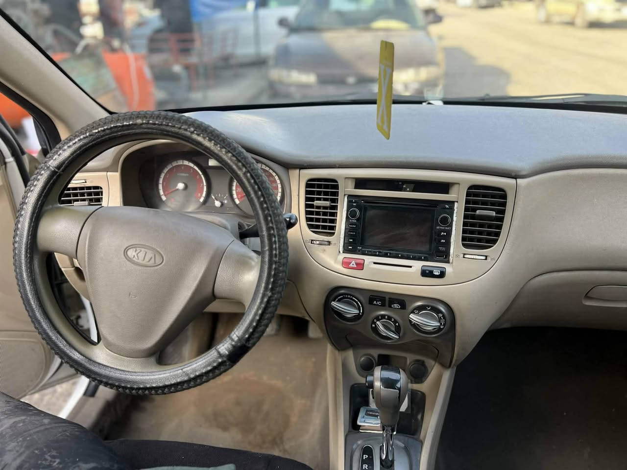 كيا ريو 2011 محرك 16كير ومحرك شرط   سياره بدون ضرر فقط ضرر جاملغ صبغ دائر جاملغ وره واربع اصابع بل باب الخلفي رقم دهوك شرط التحويل عليها 6اوراق غرامه وتنزل من السعر (السعر89) بيها مجال شراي اتصل ***********////***********￼
