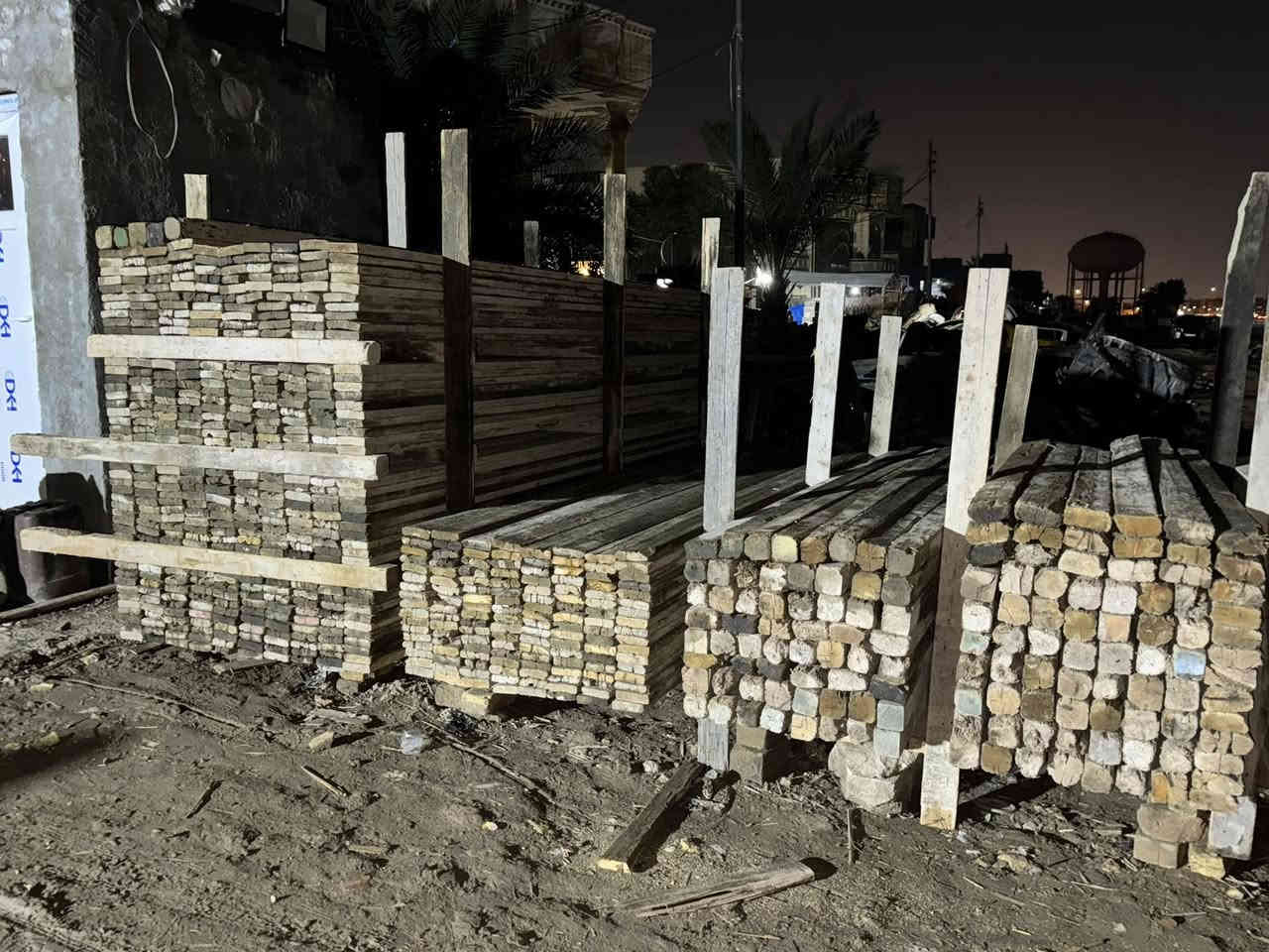 قالب خشب روسي انج تارس 25 نظيف 
العدد 13 مكعب للبيع 

العنوان حله شارع 60

الهاتف *********** - ***********
