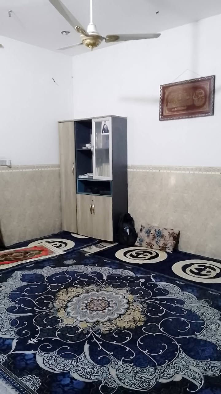 بيت للبيع مساحه 100 متر  زراعي سند 117مربع طابق ونص
العنوان الشعب المربع الي بصف حي المهندسين فتحه ملعب سانسيرو قريب عل شارع 
للاستفسار الاتصال على الرقم او واتساب ***********
