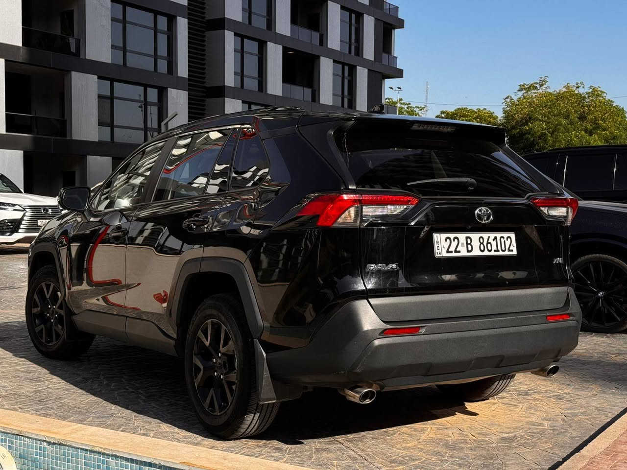 تويوتا راف فور (Toyota RAV4  -XLE) موديل 2021 رقم اربيل لون اسود 
السيارة بحالة ممتازة جداً الياخذها راسه بارد بالعافيه عليه مابيها مصرف دينار 
وماشية 60,000 ميل . وارد كندي 
المواصفات:
• المحرك: 2.5 لتر، 4 سلندر.
‎• نوع الوقود: بنزين.
• الفئة: XLE.
٠فتحه سقف 
٠رادار  (امامي . جانبي . خلفي ) + كامره 
٠تحكمات ستيرن -مثبت سرعه 
٠توقف ذاتي 
٠تشغيل عن بعد - صندوق كهرباء 
تدفئة المقاعد +تدفئة  الستيرن 
٠كراسي الامامي كهرباء 

حالة البدن (الصبغ والضرر):-
• السيارة بدون صبغ نهائياً.
• بدون ضرر، توجد فقط تعديل (بارد) بسيط جداً في البنيد 
• السيارة خالية من أي ضرر ثاني أو دواخل، وكافة التفاصيل مثبتة بتقرير الفحص المرفق.
رقم الشاصي ( 2T3W1RFV6MC164127)

رقم التليفون :-***********
