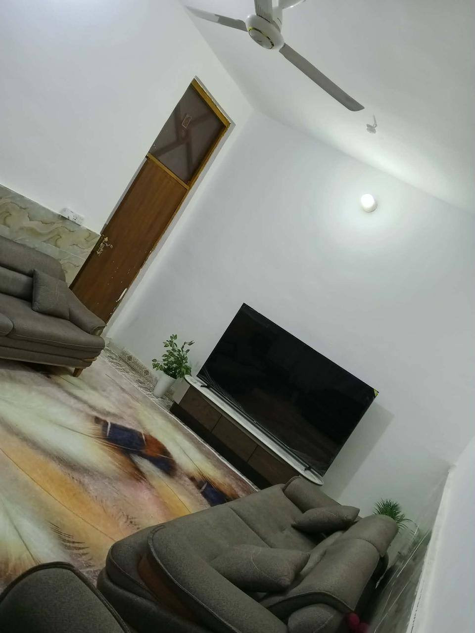 يالله توكلنا على الله بيت للبيع او مراوس بالبستان بيت مساحة فوك ١٠٠م البيت موقعه زراعي السياسين بصف التبليط المساحه ١٢٥م مربع بيت يتكون من غرفتين نوم صاله ستقبال مطبخ طرمه صحيات بيتونه بناء طابوق بيت موقعه مميز حاله حال الطابو مسجل بلديه مجاري مربوطه الاستفسار الاتصال
***********
***********
