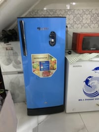 ثلجه للبيع بل دوره شارع ستين.  شغاله. ونضيفه. سعر 100وبيه مجال 0774993...