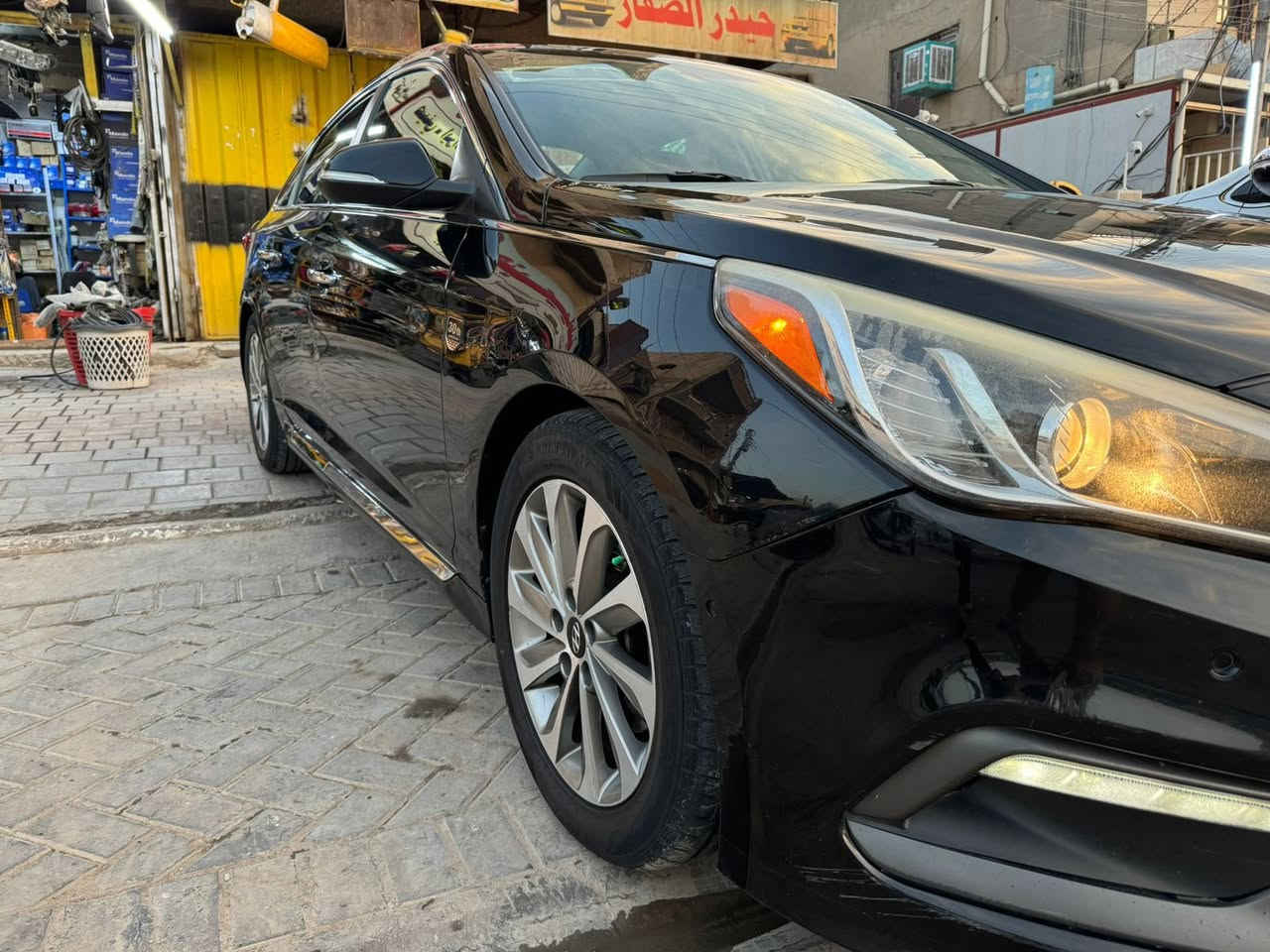 سلام عليكم
سوناتا ٢٠١٦ وارد امريكي 

حادثها دعاميه خلفيه وبيها صبغ كلير جاملغت خلفيه وباب خلفي بدون ايرباك سياره 

فول ١-١سبورت 

رقم بغداد بسمي تحويل مباشر 

كير محرك صدر كفاله 
السعر. 120وبيها مجال بسيط 

للاستفسار. ***********

***********
