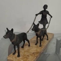 تمثال برونزى • تمثال فني • فتاة و كلبين