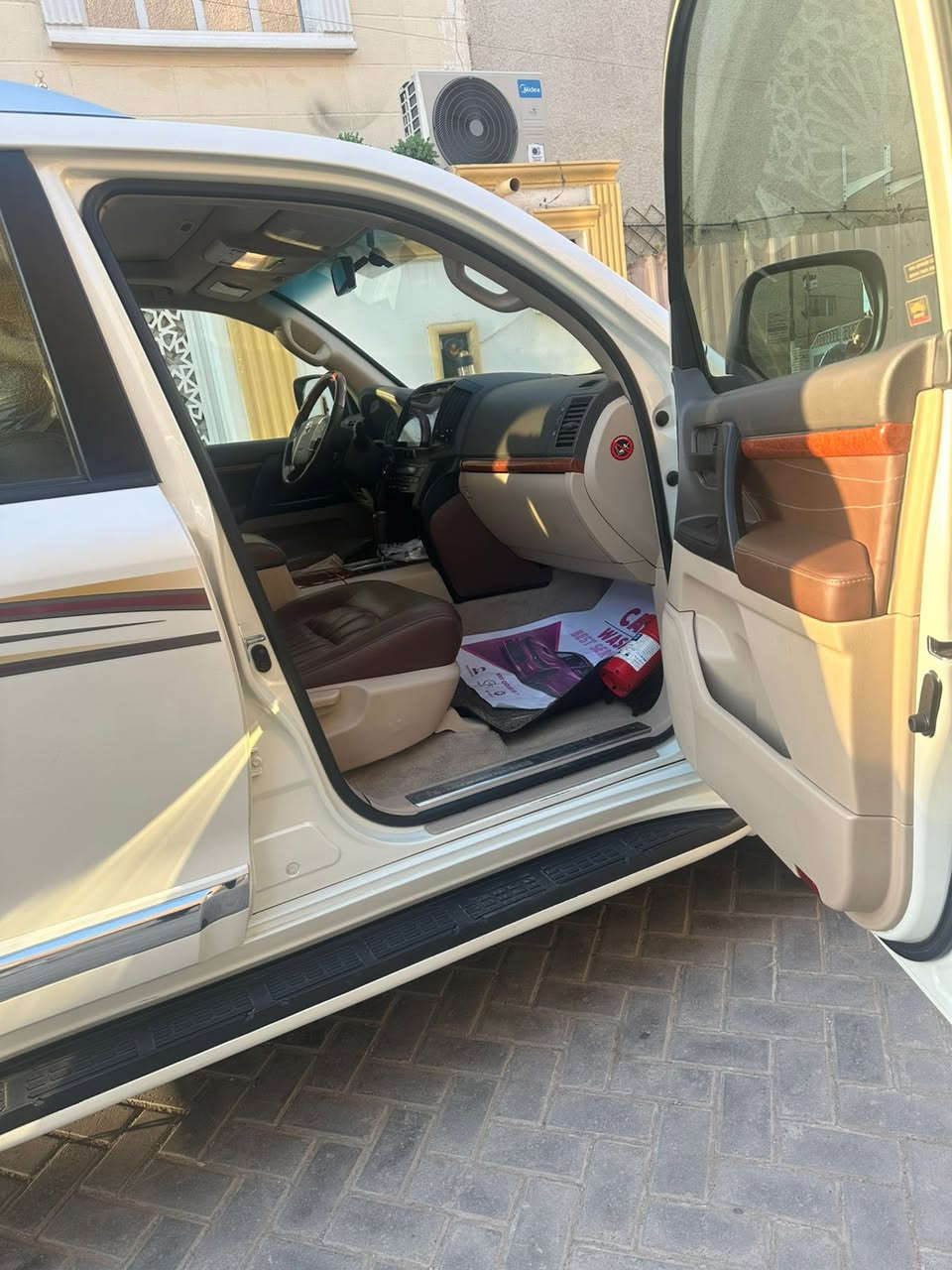 سلام عليكم لاند كروز بريم مكفوله كفاله عامه الفين 13 وياه بصماته ثنين موصفات البريم معروفه تشغيل عن بعد وهل امور تعرفونه بعد سياره جديده ماشيه 180 ومري قلاب تخم تاير هسه شاده صار شهر وسياره بسمي وعلى ايدي استلام شركه واستخدام شخصي سياره من ناحيت نضافه فول نضافه وسياره نقص مابيهه رقم بغداد اي شي تريد تستفسر عليها انتصل هذه رقم ***********
