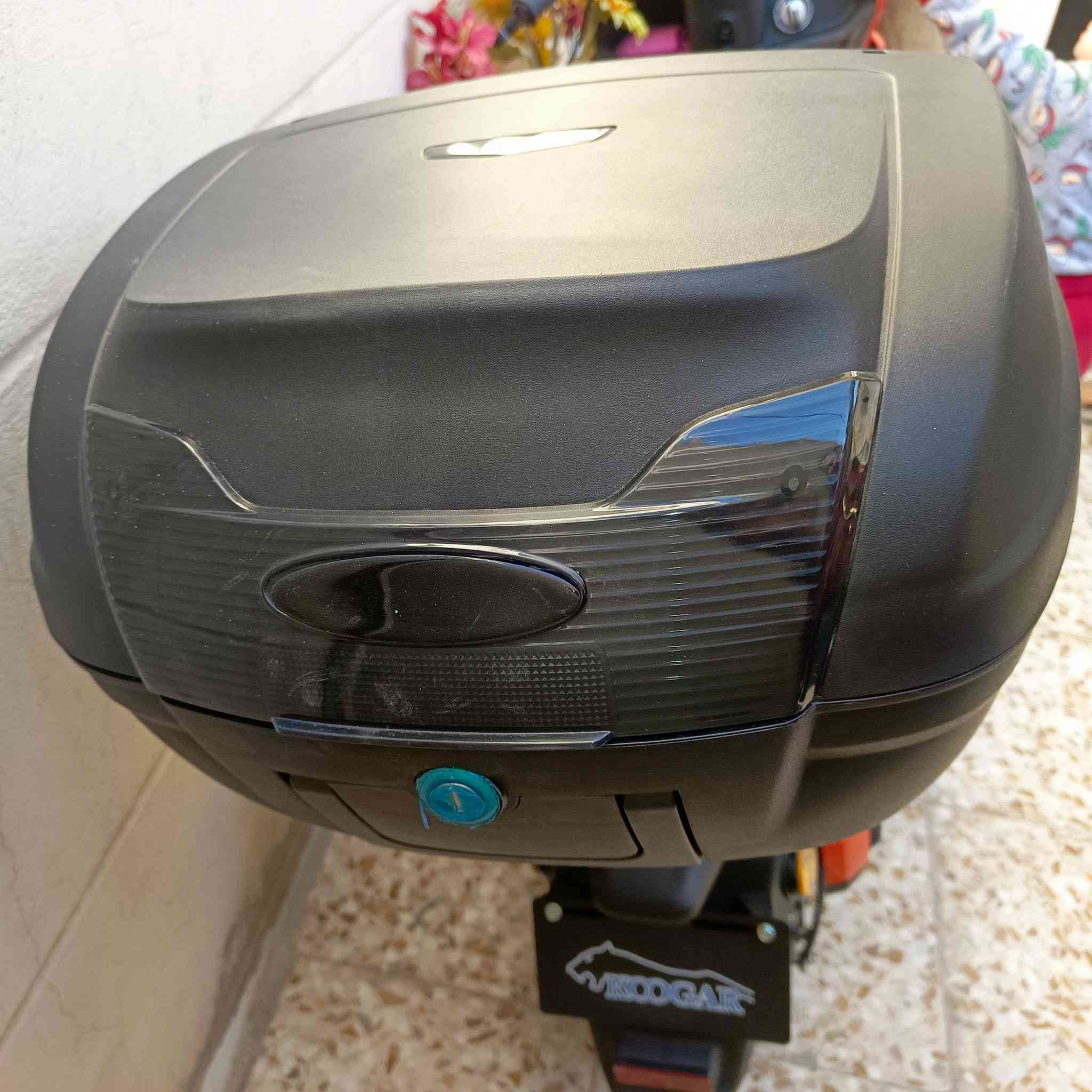 السلام عليكم اخوان عندي صندوك وخوذه للبيع جديدات استخدام يومين واتساب ***********
