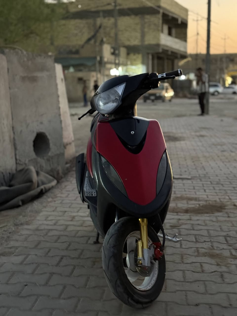 السلام عليكم ماكس عدلة للبيع دراجة بيها تزويد شيال ودبلات وصره دهن صره سي او يل استاند صفح  الدراجة شغاله هندر والسلف محتاج راجز الدراجة ابيعها كوم حديد سعرها 400 وبيها مجال  موجود خاص او واتساب رقمي ***********
