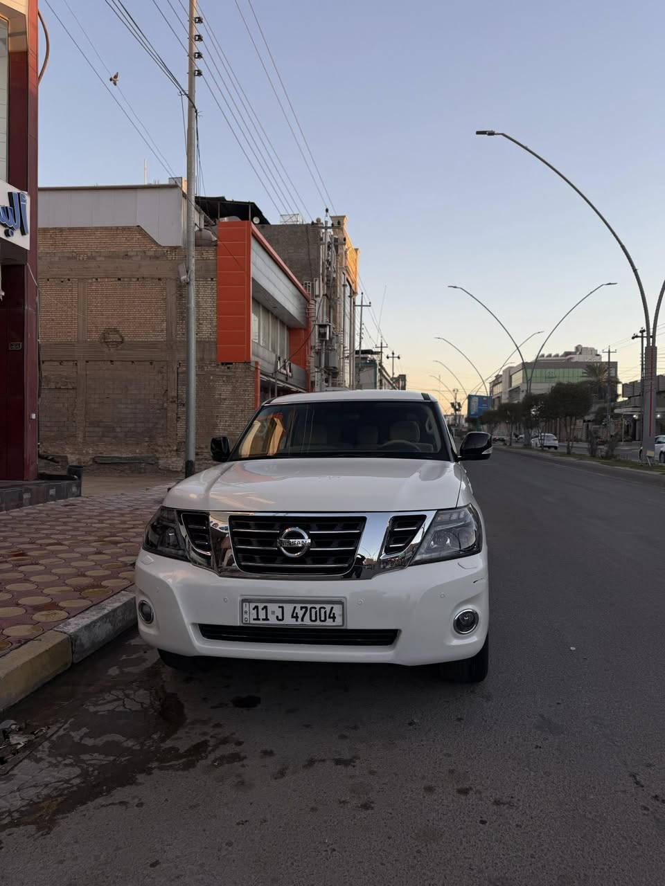 السلام عليكم.                                                                            باترول 2011 خليجي 
SE
المحرك الصغير المرغوب  
رقم بغداد باسمي رقمه حلو 
شاشه كامره حساسات خلفيه 
كشن كهرباء 
الصندوك كهرباء 
سلايد روف ( تنته ) 
السياره كلش حلوه وجاهزه 
محرك جديد 
تايرات جديده 
منضومة زنون كلش مرتبه 
إشارة ترحيب 
بصمة  وبصمة أبواب 
السياره مكفوله من الحادث والضربه 
مصبوغه(سبب تقشير الصبغ )معرف هل شي بل باترول 
وصوره قبل ما تنصبغ موجوده 
*********** 
***********
