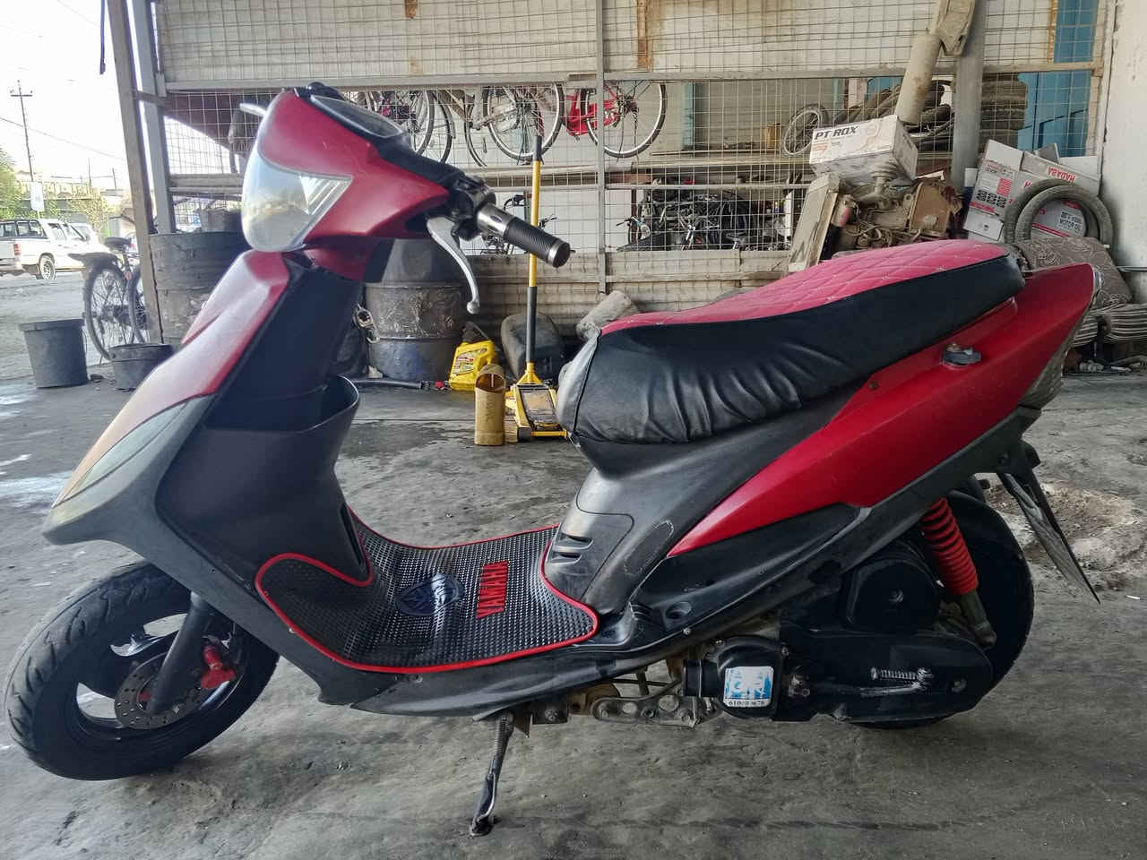 السلام عليكم دراجه ماكس عدله بوشه 55 كهربائيات كله شغاله السعر 400وبيه مجال   العنوان دوانيه قضاء عفك ***********
