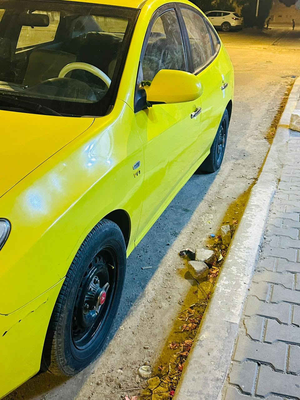 النترا صابونه صفره أدوات
بيه كصه جنطه موديل 2010
٤٣ وبيه مجال قليل سياره جاهزه من كلشي 
تبريد فول وحداد استو مسوي
سياره جديده معنه الكلمه 
***********
