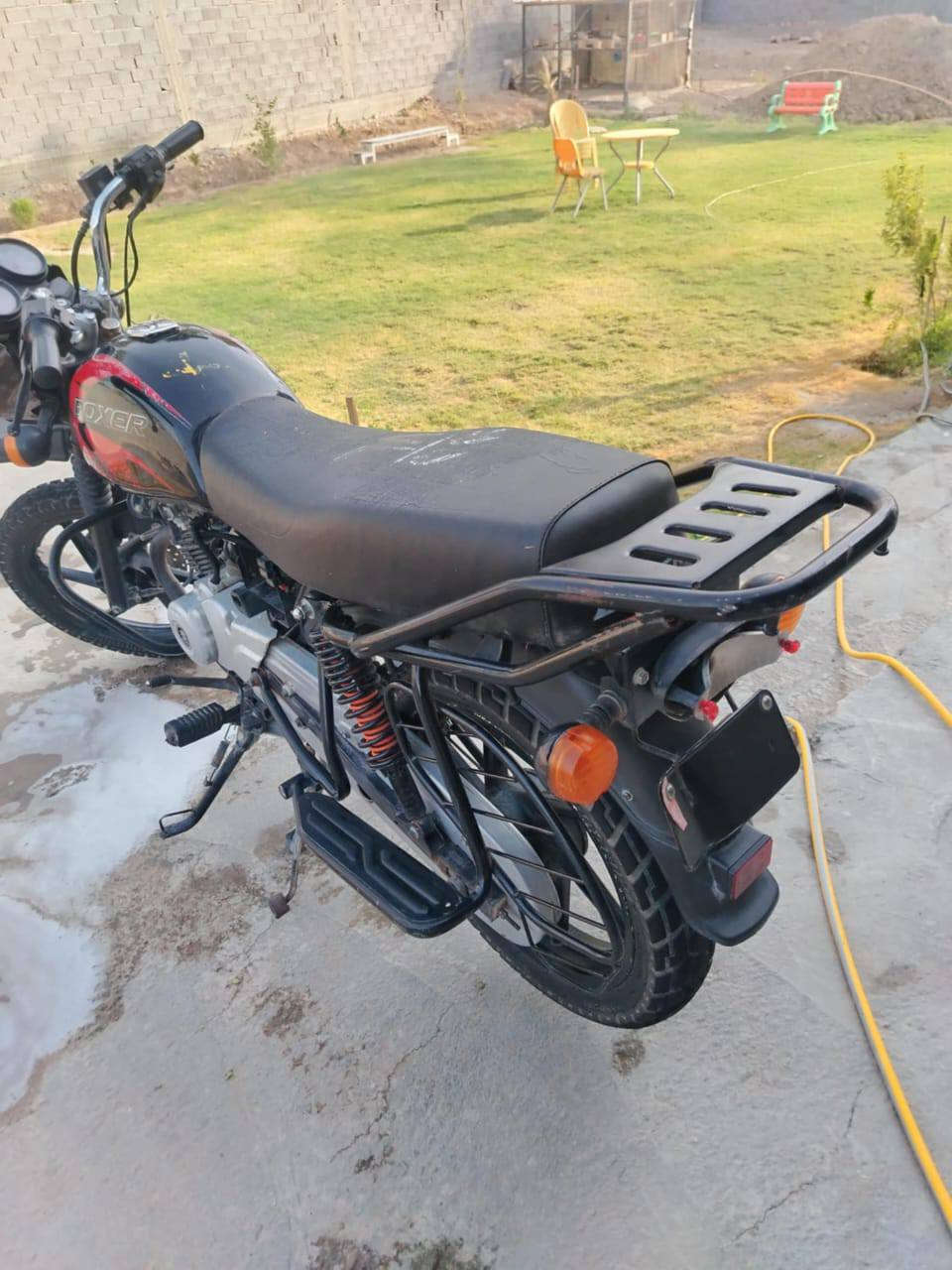 بوكسر 22كلك كلك محرك ما مغتوح 
اكفلك من السرقه 
700 وبيها مجال 
***********
