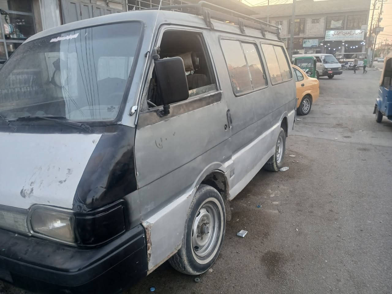 السلام عليكم  كيا بسته للبيع جاهزه معايزه موديل 93  سنويه ل 28 مصفرهه مكان كربلاء سعر 30 وبيها مجال ***********
