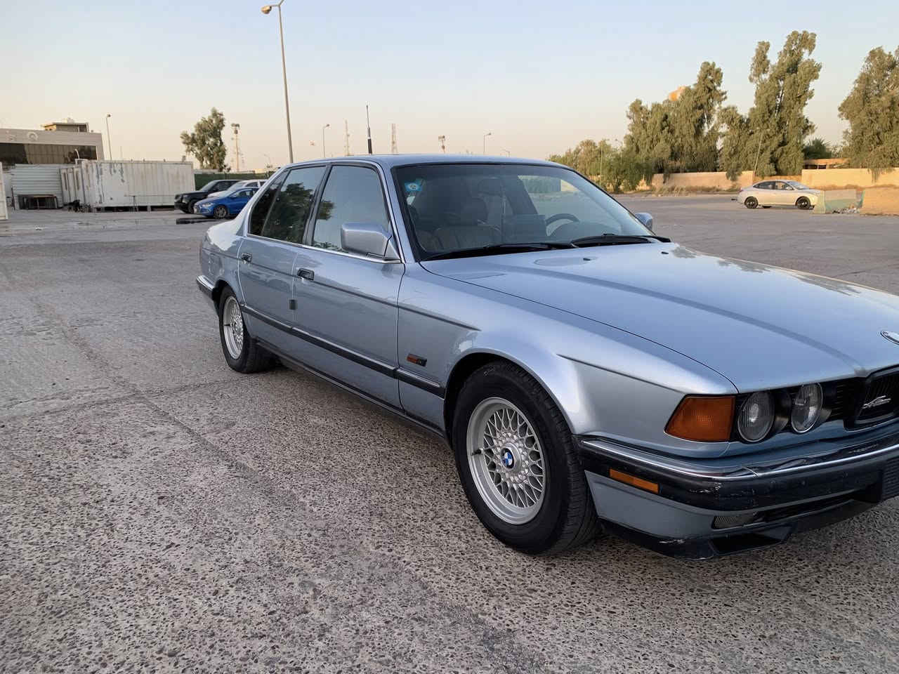 السلام عليكم
عندي BMW موديل 91 حجم 730 اصل المحرك 6 ومبدل 8 سلندر مع الكير السيارة مصبوغة للجمالية اخوان السيارة نضيفة جداً جداً كما موضح في الصور فقط مرات يشكل السلايد بأسمي سنوية ساقطة مكاني بغداد  للاستفسار *********** 
السعر 75
