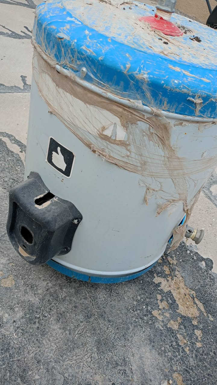 كيزر صغير للبيع سعر مناسب أي عيب ما بي شرط شغال شراي يجي خاص او ينتصل ***********سعر مناسب
