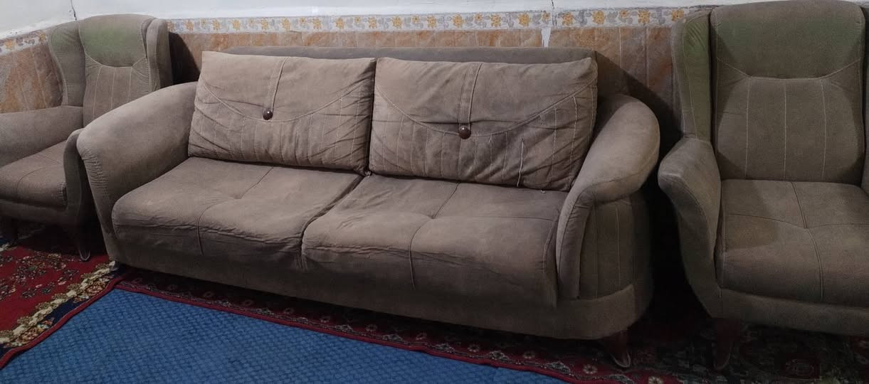 تخم 5قطع 10مقاعد و6كوشات خشبه وقماشه وسفنجه مابي شي قوي وتسگام ب 210 وشراي خاص عنوان ديوانيه عمارات نسيج ***********
*********** ديوانية, القادسية
