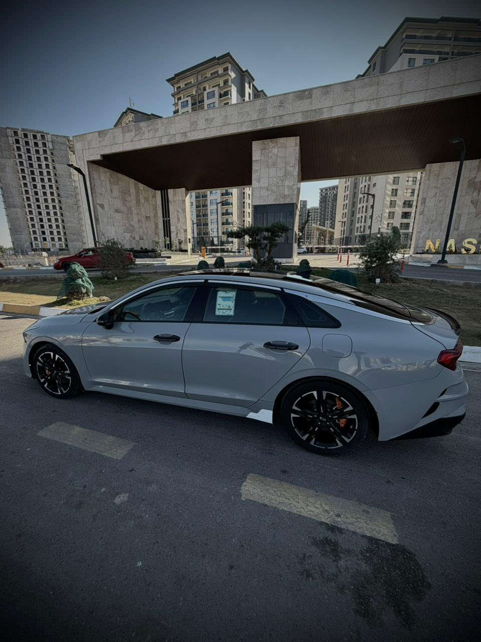 السلام عليكم
K5. للبيع موديل 21
فول مواصفات من كلشي ضربه ب الامام مصلحه تصليح تمام الرقم واسط معوقين بعدلها سنه ونص تتحول تحويل بسمي فول لفول من كلشي لون اسمنتي 
***********
السعر 140ورقه
