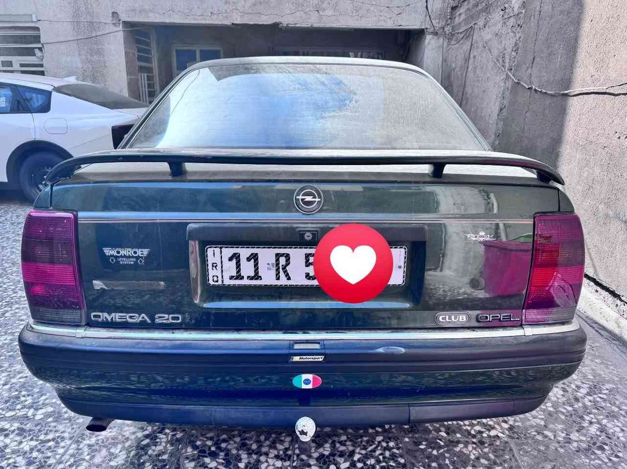 السلام عليكم 
اخوان طبعن هاذ الحجي لناس التعبانة معا حترامي لناس الطيبة
اخوان الي متفيدة السيارة ليعلق   وكلام تعبان وتعليقك من اخلاقك  انتة محد داز عليك تعلق او تقيم بكيفك السيارة من النوادر واكو جنايتها يقدونها ويعرفون 
ادعيلنا بل رزق

للبيع اوبل اوميكا اوربي موديل 91 
السيارة مخزنة 18 سنة 
كير عادي 

سيارة علة وضع الشركة بل كارتون جديدة شكد ماتصور
السيارة علة ايدة اني مستوردها من عمان وارقام عمان هم بيها
بسمي رقم جديد وهزة جديدة 
السيارة من النوادر لان ماكو بعد جديد 
مكينة 2000 جديدة بل كارتون محد ماد عليها صبانة 
السيارة صدر جدي تراي اذا مو زيرو مرجوعة
السيارة جامة امامية ما مبدلة بيهة 
السيارة بغري واحد ما مفتوح بيها

السعر 85
العنوان بغداد شارع الاورفلي 
***********
