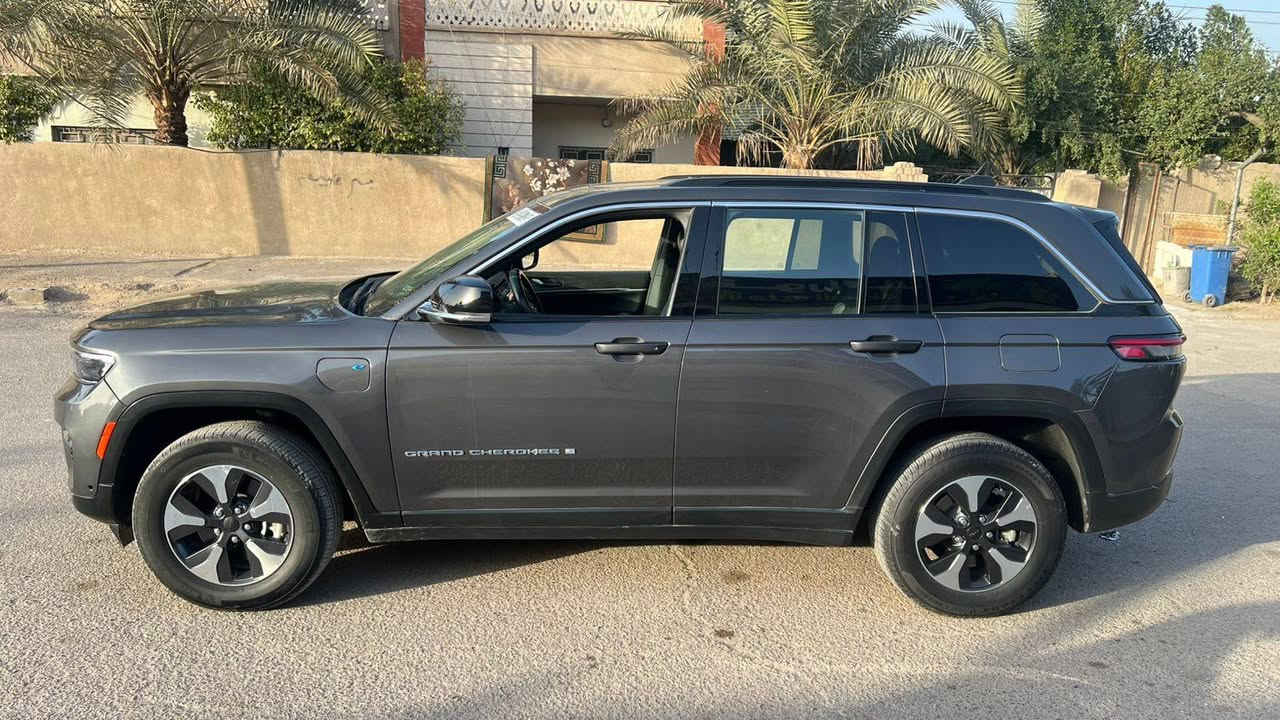 ياالله
السلام عليكم جيب كراند شيروكي 4XE 2024 وارد امريكي

Jeep Grand Cherokee 4Xe 2024 2.0L

حجم المكينه : 2000  تيربو + هايبرد + بلك ان 

المسافة المقطوعة : 30 الف ميل 

الضرر : بنيد وجاملغ اليسره

حالة الايرباك : سليم مطاك ولا ايرباك

#مواصفاتها

1.شاشه 

2.بصمه

3. تشغيل عن بعد

4.دمام خلفي

5.كشنات جلد

6.كشن السايق ميمري

7.كشنات كهرباء

8.صندوك كهرباء

9.حساسات خلفيه

10. قطع تبريد 

11.اشاير بالمري

12.رادار امامي

13.رادارات 360

14.ثلاث وضعيات قياده

15. بنوراما فتحتين

16. كير ماوس

17. نظام منحدرات

18. هيترات بالكشنات 

19.ويل كب كروم

20.لايتات لد

21.بكلايت لد

22.كشافات

23.بصمة ابواب

فول مواصفات 1/1 جاهزه مرقم بغداد تحويل ثاني يوم

#السعر : 

تفاصيل اكثر هذا رقمي ***********
