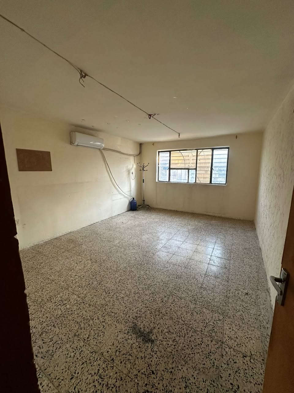 🔱 لـلايـجـار دار مـسـاحـة 90م فـي الـسـيـديـة 🔱  

#الـمـحـتـويـات:) 
    ( صاله / مطبخ )
( 3 غرف نوم / خدمات عدد 2)

⚜️الـمـوقـع: السيدية .. مـربـع الـتـصـنـيـع
__________________________________________________
#مـلاحـظـة: تتوفر عروض اخرى ما عليكم سوى الاتصال بنا 
                 او زيارة مكتب  أبو ايهم السلطاني
                                    للعقار و البناء و الديكور

_______________( #للإستفسار )_______________________
#الأتصال على الارقام التالية:

📞 ***********

                                        
او زيارة #مكتب أبو أيهم السلطاني للعقار و البناء و الديكور
#موقعنا السيدية_شارع الضباط مقابل لحوم جويلي
__________________________________________________《نستقبل عروضكم البيع و الايجار ما عليكم سوى الاتصال بنا 
متوفر واتساب او زيارة مكتبنا و اهلاً و سهلاً بكم 》

...#نعمل لخدمتكم #لضمان عقاركم...
