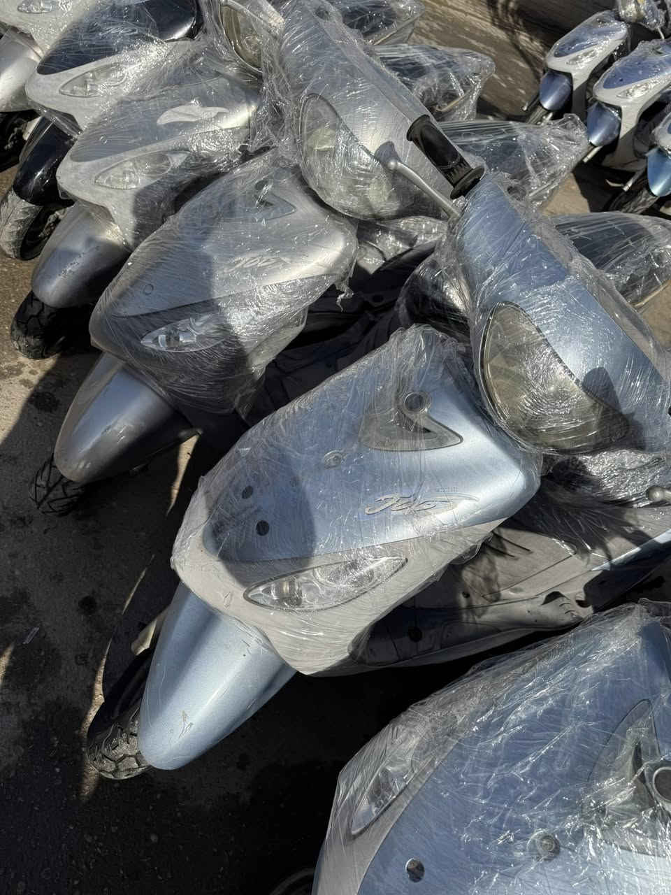 ماكس منغولي حاوية  ع 950,000 
بحري اسود رصاصي مع تبديل الدهن 
شرط المحرك كهربائيات كفر ختم واحد 
سماوة سايدين حي الحكم مجاور صيدلية العين 
(***********)
