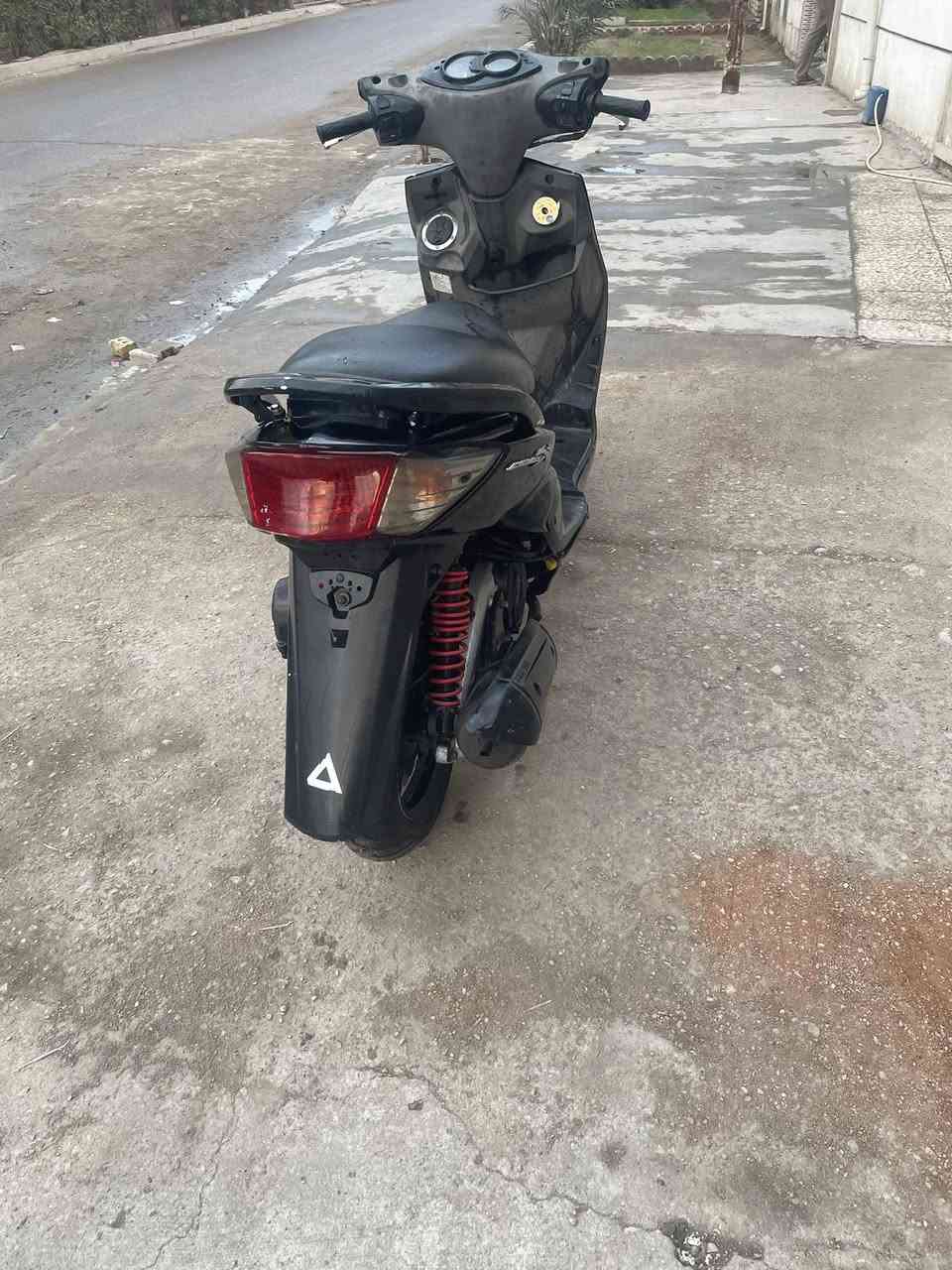 سلام عليكم لبيع سكنس فحل 140 مابيهة أي نقص كفرات بلادية زوج تايرات جدد اوراق كاملة مكاني بلديات سعر 650 رقم تليفون ***********
