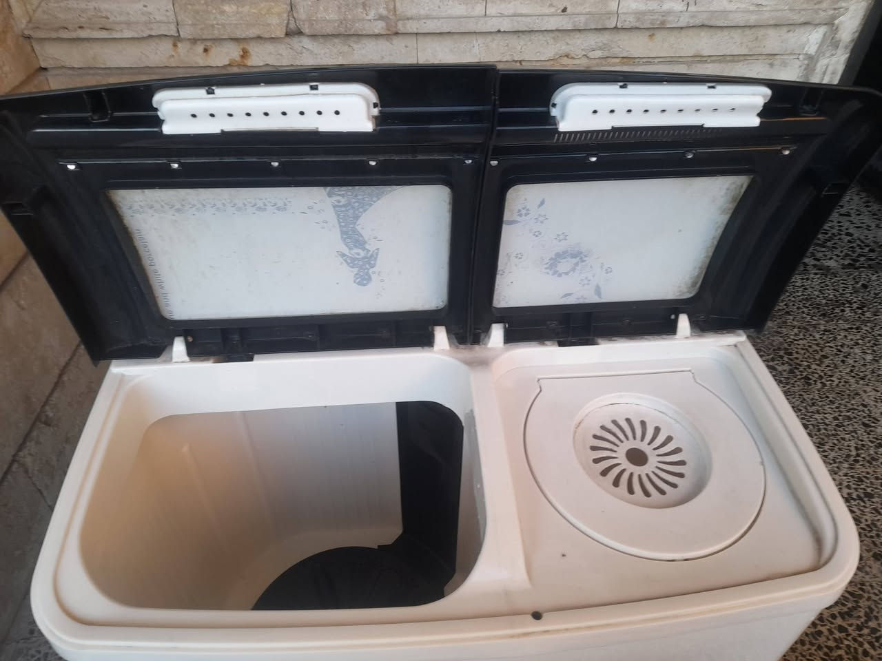 للبيع 
المجمده ١٠٠
ثلاجه ٧٥
الغساله ٧٥
للاستفسار
*********** واتساب فقط 
العنوان بغداد حي الجهاد المخابرات
