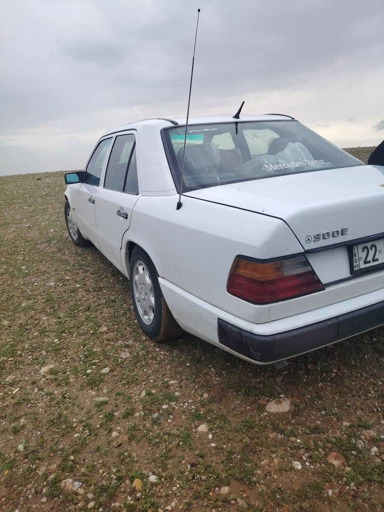 مارسدس موديل 1987 سيارة نظيف سعر 60 بيها مجال و بيها بطاقة بنزين 
***********
0770 404 4121 كركوك, العراق
